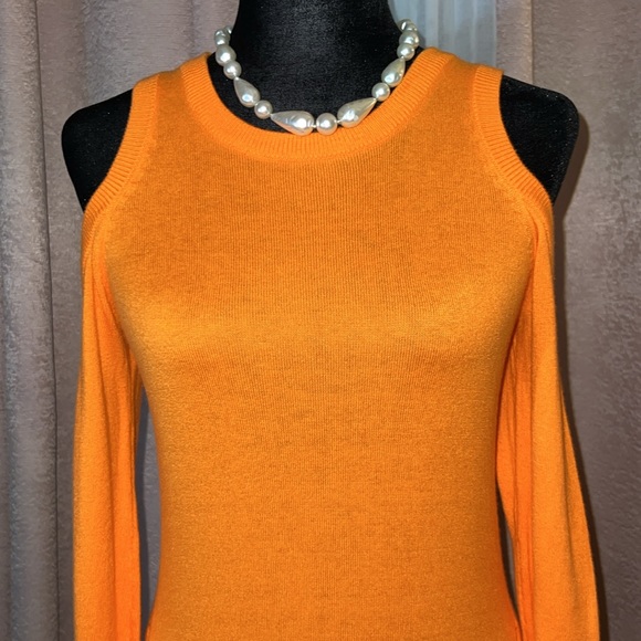 Michael Kors Size XS Orange Cold Shoulder Sweater - Picture 2 of 15